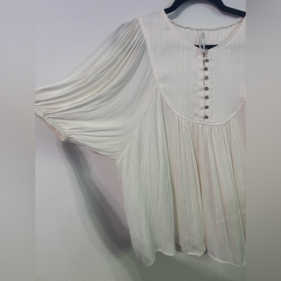 Anthropologie Cream silky blouse with silver buttons - Picture 3 of 6